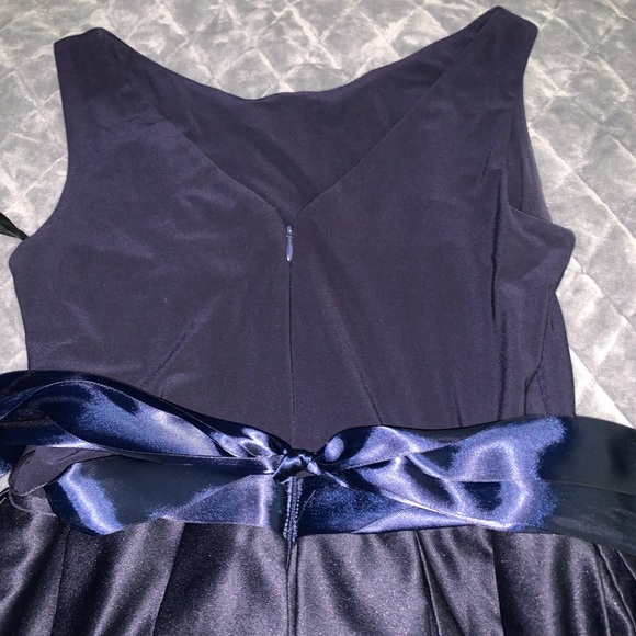 Elegant dinner gown - Picture 5 of 5